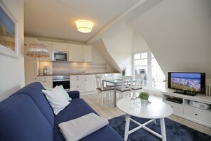 Fernseher, DVD-Player, Stereoanlage