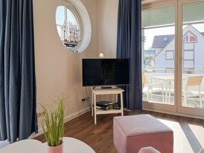 Fernseher, DVD-Player, Stereoanlage