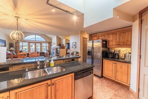 Interior - 2 Bedroom + Den Penthouse  | Balcony + Fireplace (Canmore)