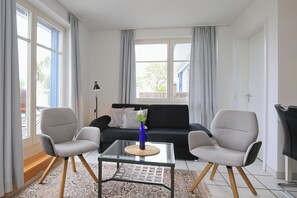 Fernseher, Bücher, Stereoanlage