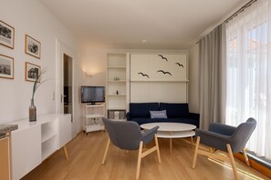 Fernseher, Stereoanlage