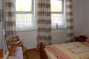 2 bedrooms, travel crib, free WiFi