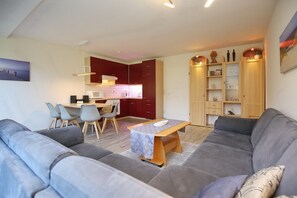 Fernseher, DVD-Player, Stereoanlage