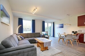 Fernseher, DVD-Player, Stereoanlage