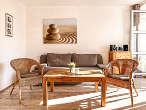 Fernseher, DVD-Player, Stereoanlage