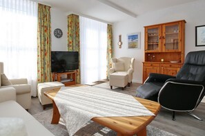 Fernseher, DVD-Player, Stereoanlage