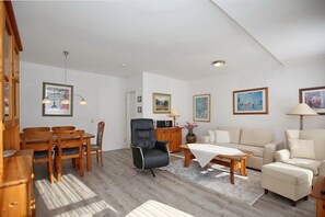 Télévision, lecteur de DVD, chaîne hi-fi