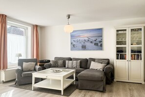 Fernseher, DVD-Player, Stereoanlage