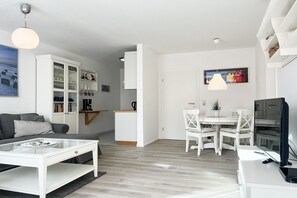 Fernseher, DVD-Player, Stereoanlage