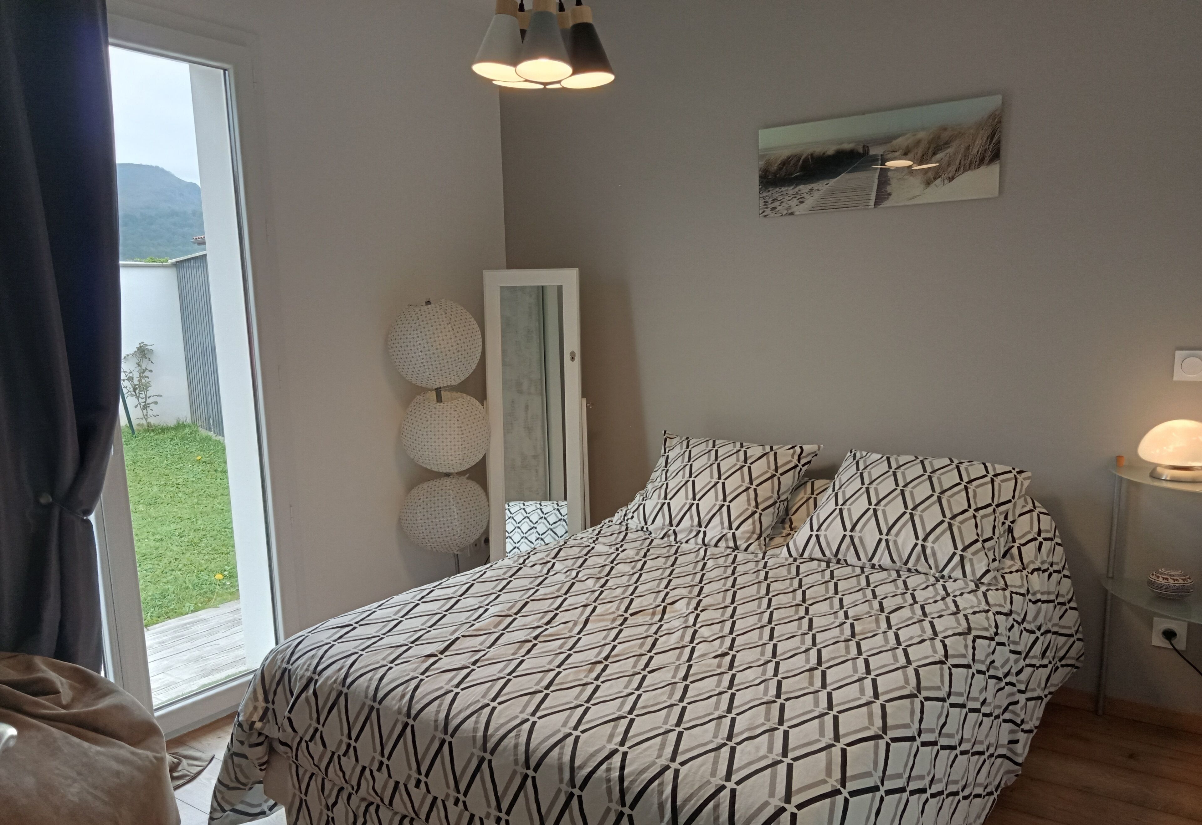 3 slaapkamers, een strijkplank/strijkijzer, gratis wifi, beddengoed