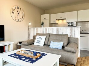 Fernseher, Bücher, Stereoanlage