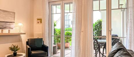 TV, DVD player, books, stereo