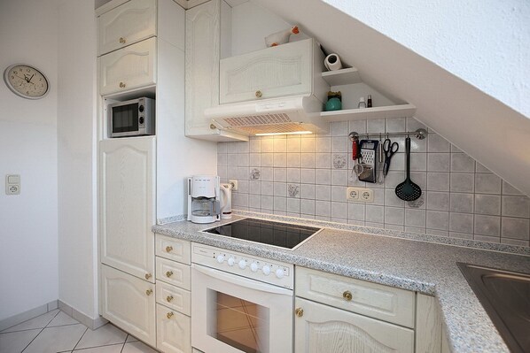 Kühlschrank, Ofen, Herdplatte, Geschirrspüler