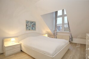 2 bedrooms, iron/ironing board, free WiFi