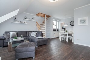 تلفزيون، مشغل دي في دي، كُتُب، ستيريو