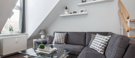 TV, DVD player, books, stereo