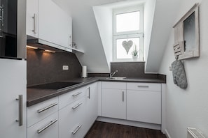 Kühlschrank, Ofen, Herdplatte, Geschirrspüler