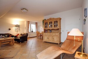 Fernseher, DVD-Player, Stereoanlage