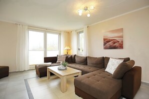 Fernseher, Bücher, Stereoanlage