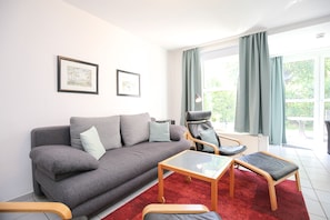 Fernseher, Bücher, Stereoanlage