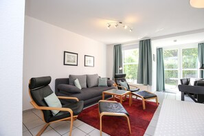 Fernseher, Bücher, Stereoanlage