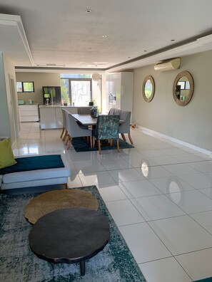 Living area - self catering (ballito)