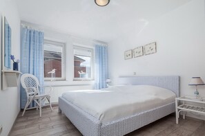1 bedroom, iron/ironing board
