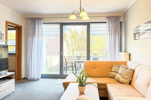 Fernseher, DVD-Player, Stereoanlage