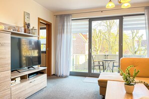 Fernseher, DVD-Player, Stereoanlage