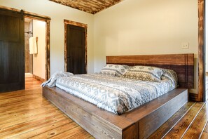 4 bedrooms, free WiFi, bed sheets