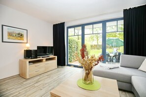 Fernseher, Bücher, Stereoanlage