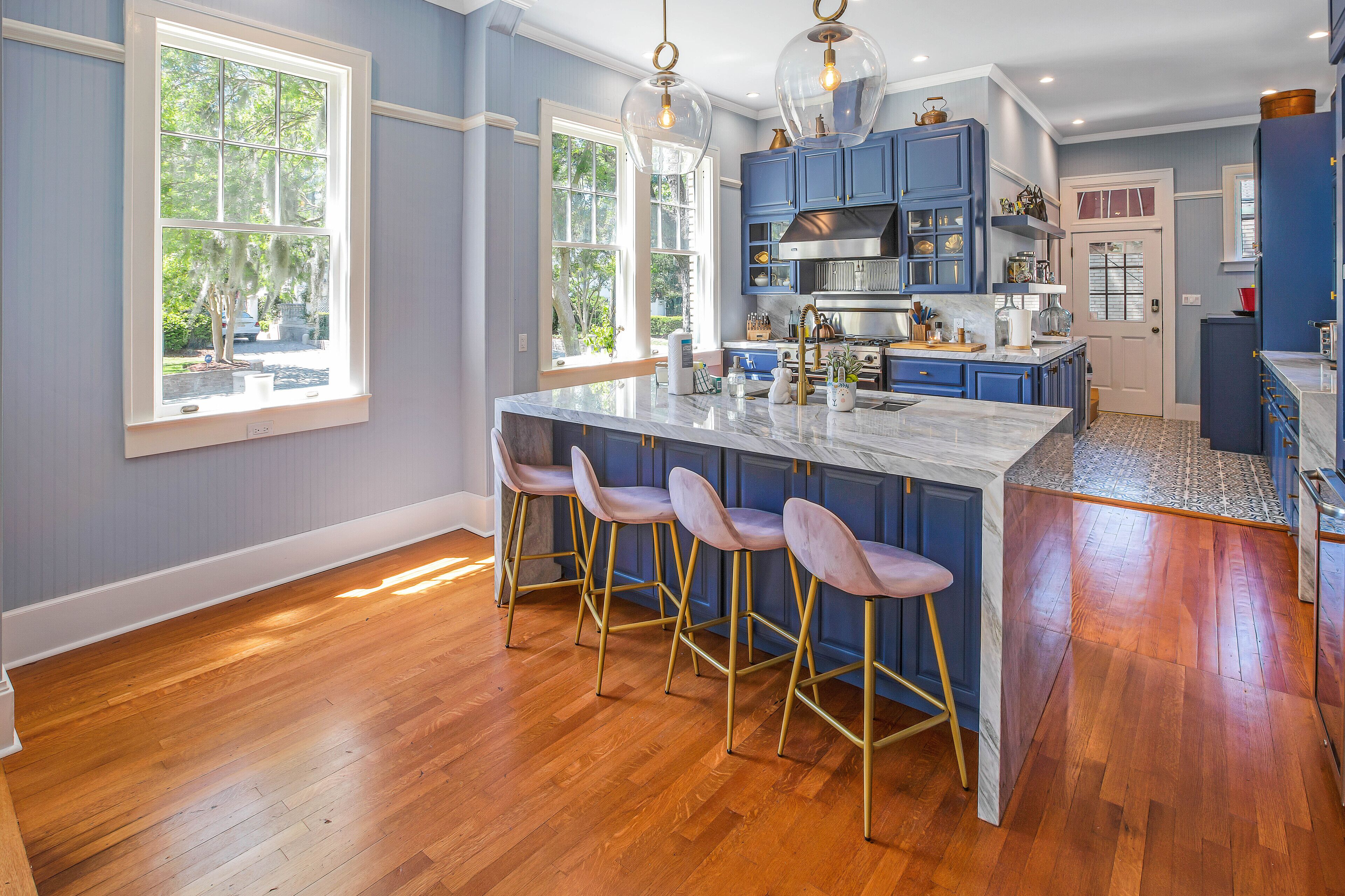 Exquisite Victorian Estate with Private Pool and Parking by Lucky Savannah