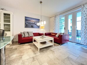 Fernseher, Bücher, Stereoanlage