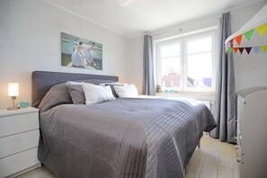 2 Schlafzimmer, Bügeleisen/Bügelbrett, Reisekinderbett, kostenloses WLAN