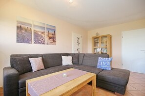 Fernseher, DVD-Player, Stereoanlage