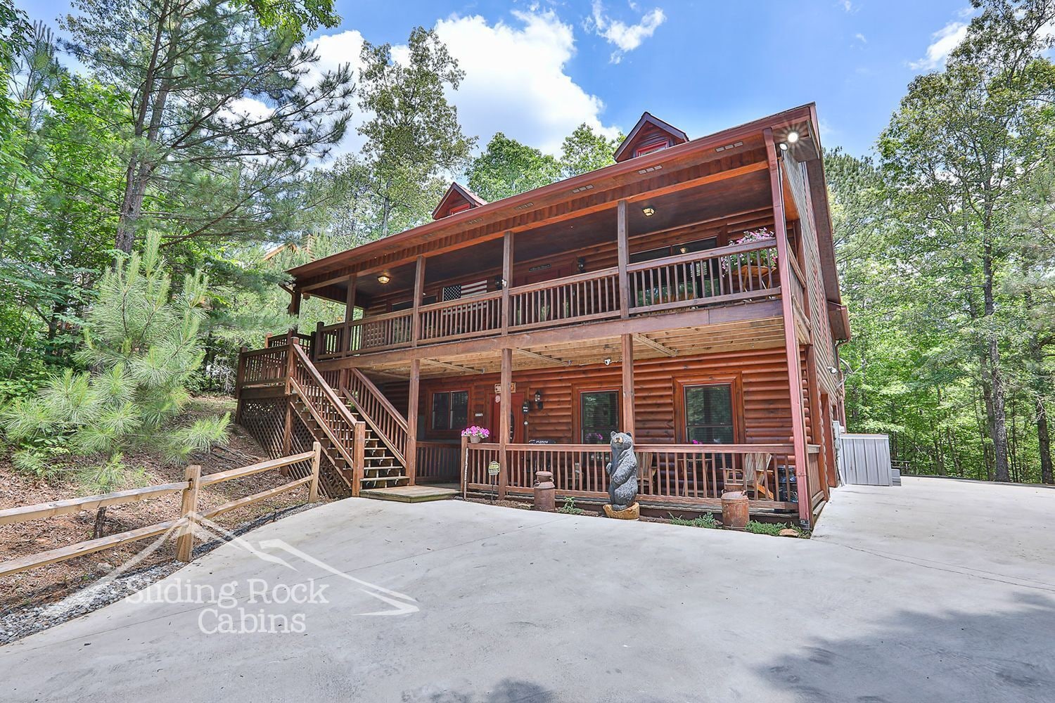 Coosawattee River Resort, 4/3.5 pet friendly, small fenced yard, hot tub,
