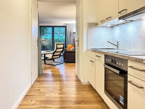 ثلاجة، ميكروويف، فرن، موقد طهي مسطح