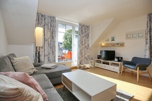 Fernseher, DVD-Player, Stereoanlage