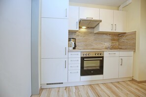 Kühlschrank, Ofen, Herdplatte, Geschirrspüler