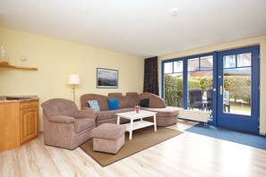 Fernseher, Bücher, Stereoanlage