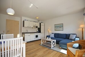 Fernseher, Kamin, Stereoanlage