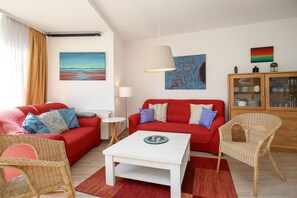 Fernseher, Bücher, Stereoanlage