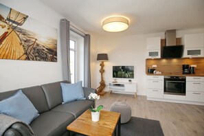 Fernseher, DVD-Player, Stereoanlage