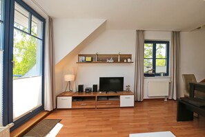 Télévision, livres, chaßne hi-fi