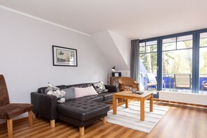 Fernseher, DVD-Player, Stereoanlage