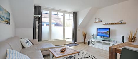 TV, DVD player, books, stereo