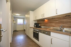 Kühlschrank, Ofen, Herdplatte, Geschirrspüler