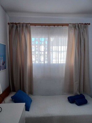2 bedrooms, iron/ironing board, free WiFi, bed sheets - ACAPULCO PLAYA 34 MENYBER (Nerja)