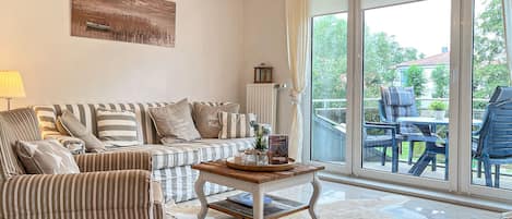 Fernseher, BĂŒcher, Stereoanlage