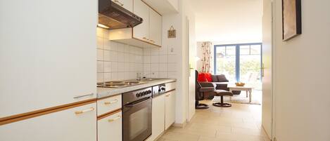 Frigorífico, horno, placa de cocina y lavavajillas